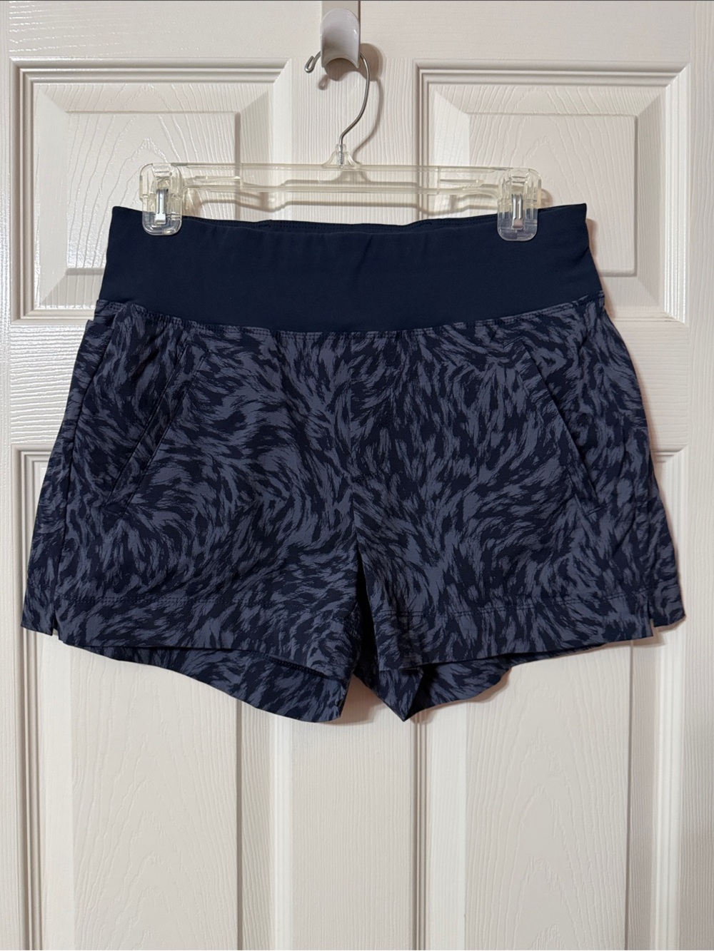 Athleta Navy Printed Performance Shorts Size 6 - Trekkie North Printed Short